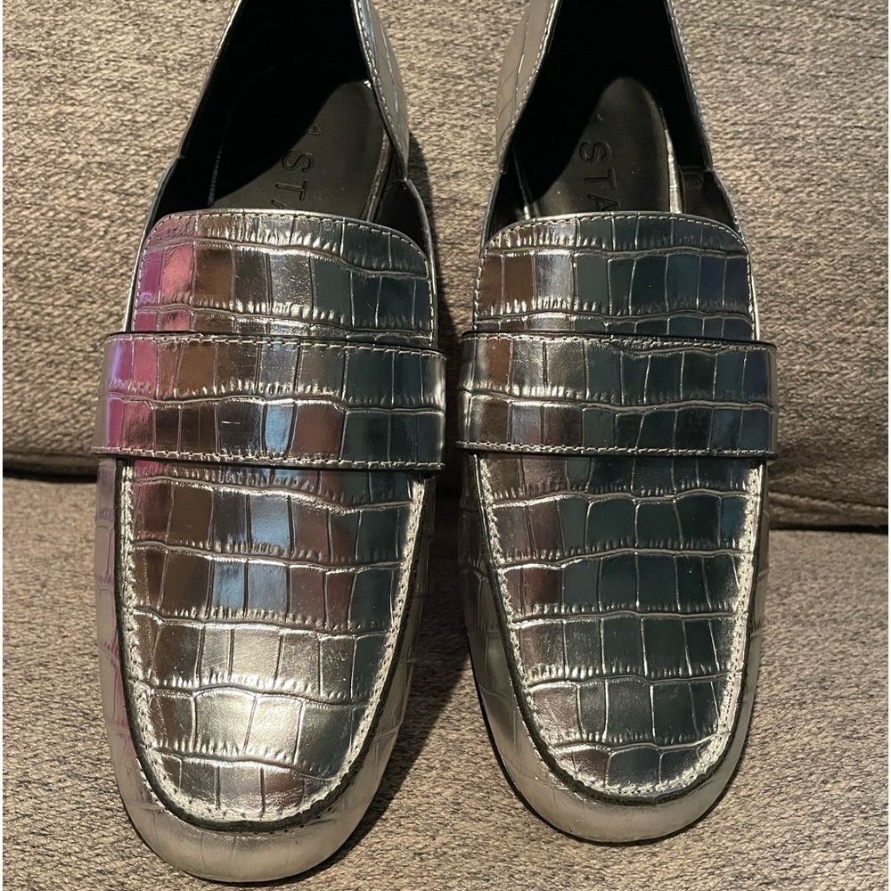 Women’s Shoes Size 7.5 silver Color Brand New